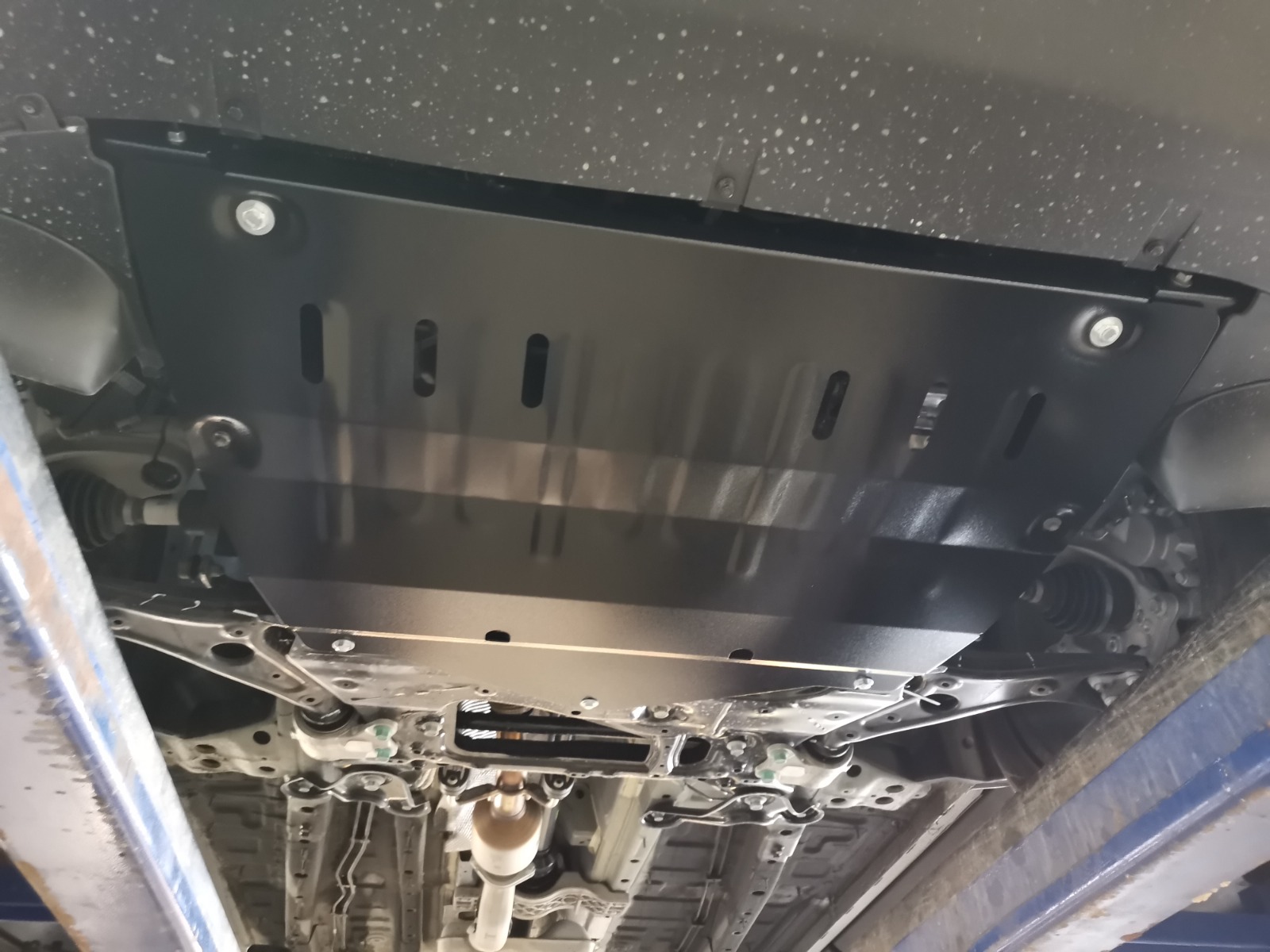 Защита картера и КПП для Omoda C7 I