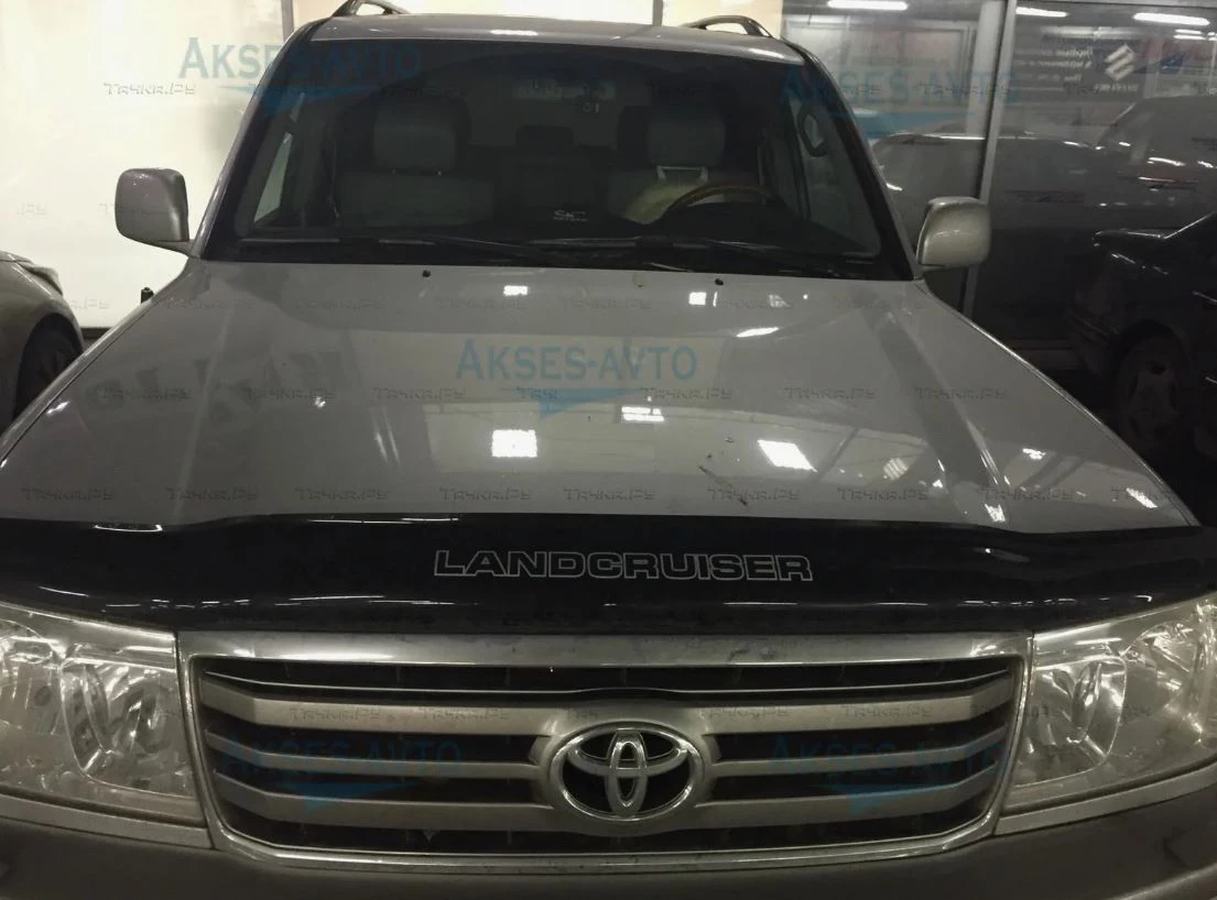 Дефлектор капота темный для Toyota Land Cruiser 100 Series