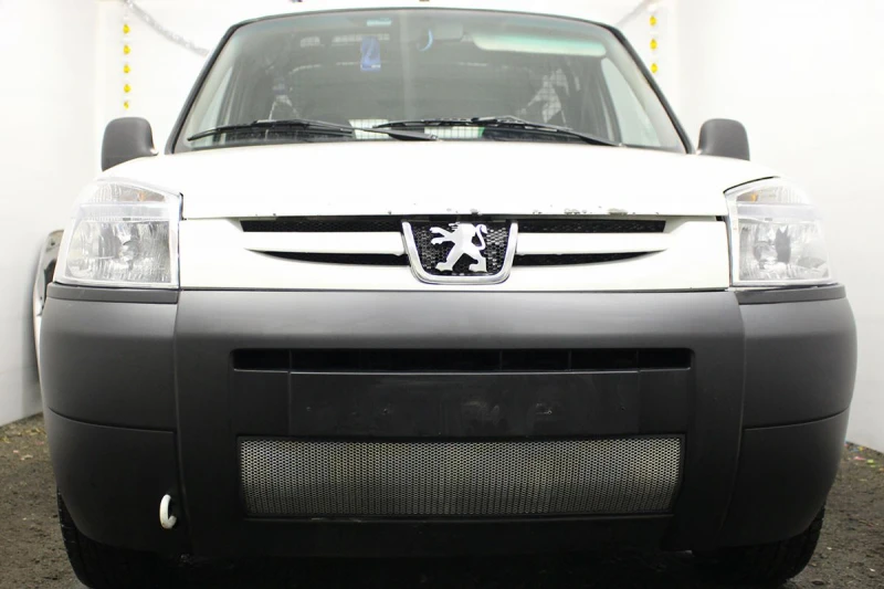 Защитная сетка радиатора низ для Peugeot Partner I Рестайлинг Хром Стрелка 11 PEUPAR02.chrome