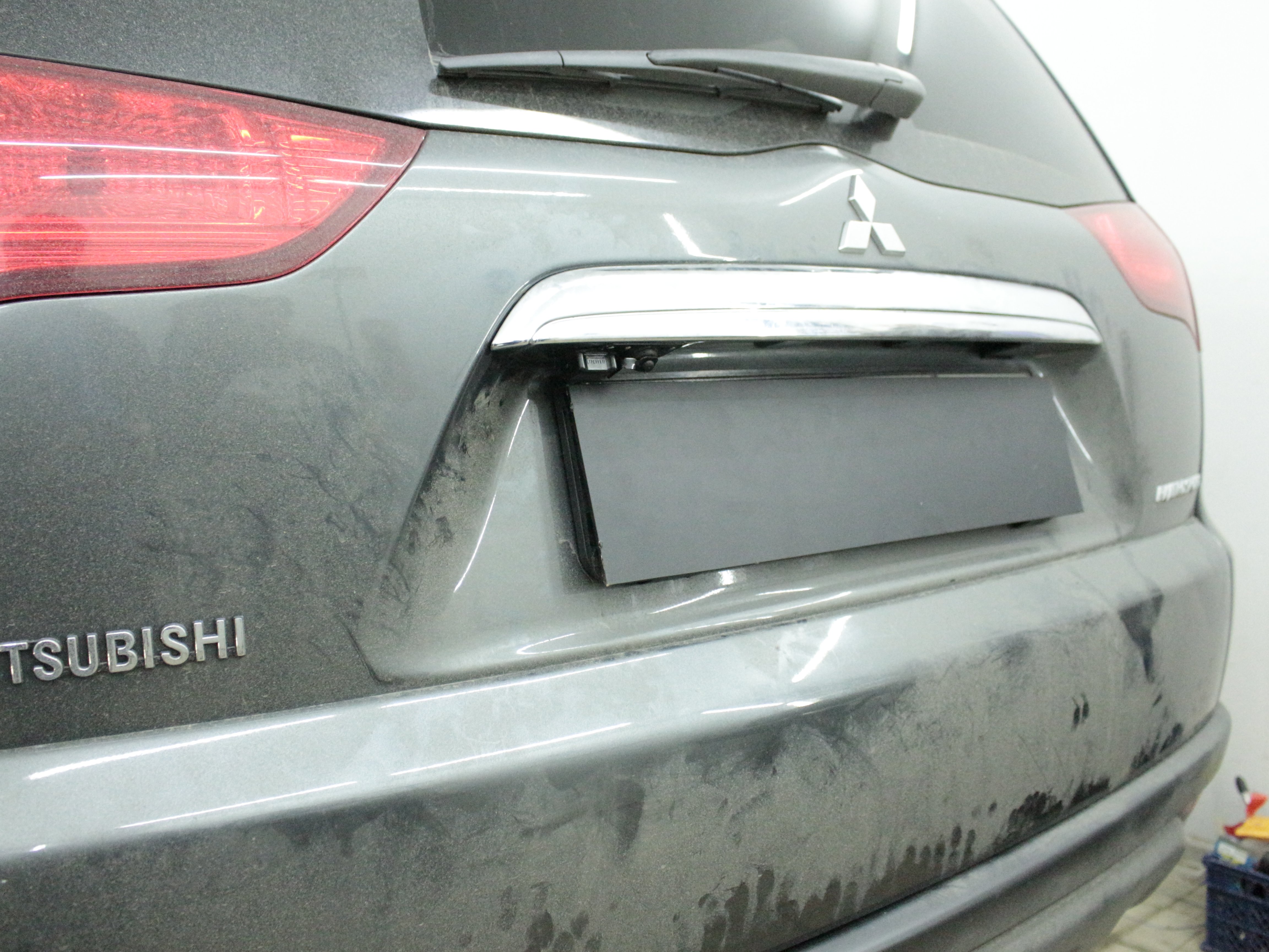 Защита камеры заднего вида для Mitsubishi Pajero Sport II Рестайлинг