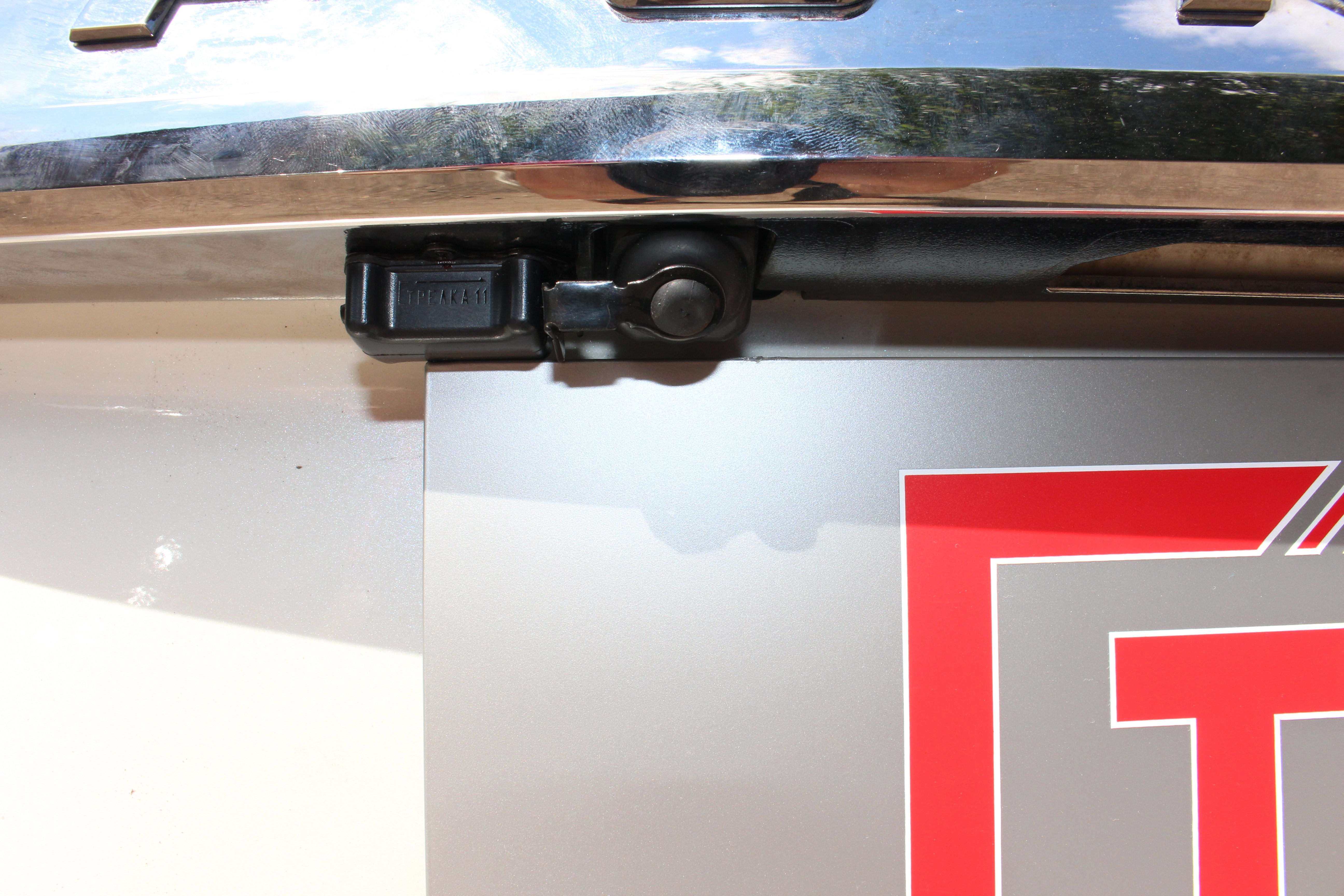 Защита камеры заднего вида для Toyota Fortuner II