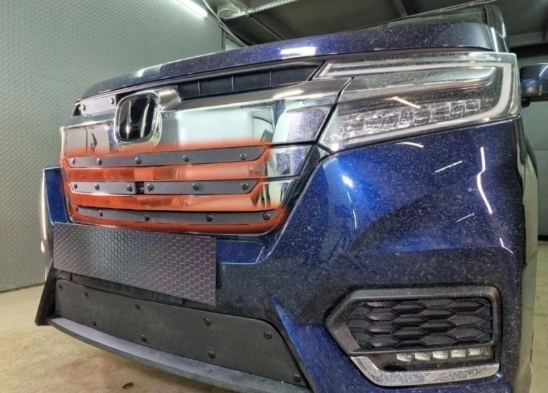 Зимняя заглушка радиатора к съемной сетке верх 5 частей для Honda Stepwgn V Рестайлинг Черный Стрелка 11 HONSW17.top