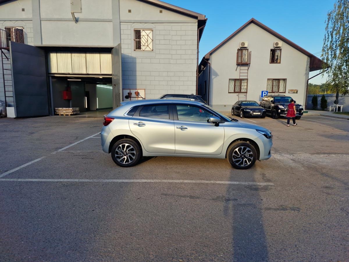 Дефлекторы окон с хром накладками 2D 6 шт (для рынка ОАЭ) для Suzuki Baleno III