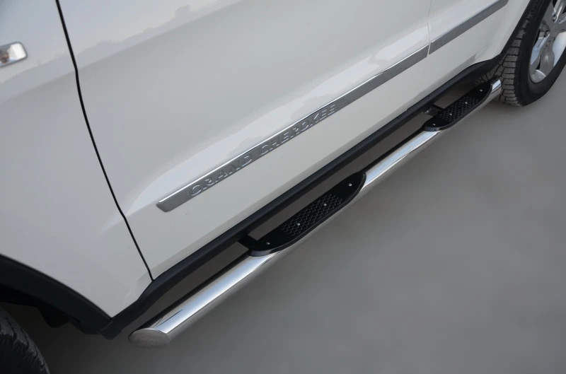 Пороги труба с проступью d76 мм для Jeep Grand Cherokee IV (WK2) Рестайлинг  Юко JGC.13.93