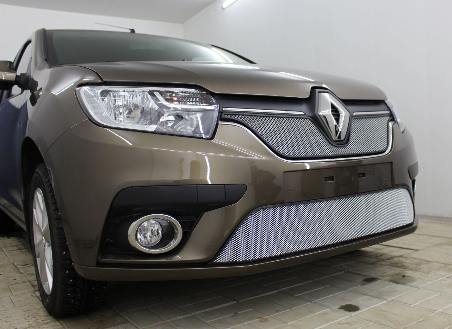 Защитная сетка радиатора верх для Renault Logan II Рестайлинг