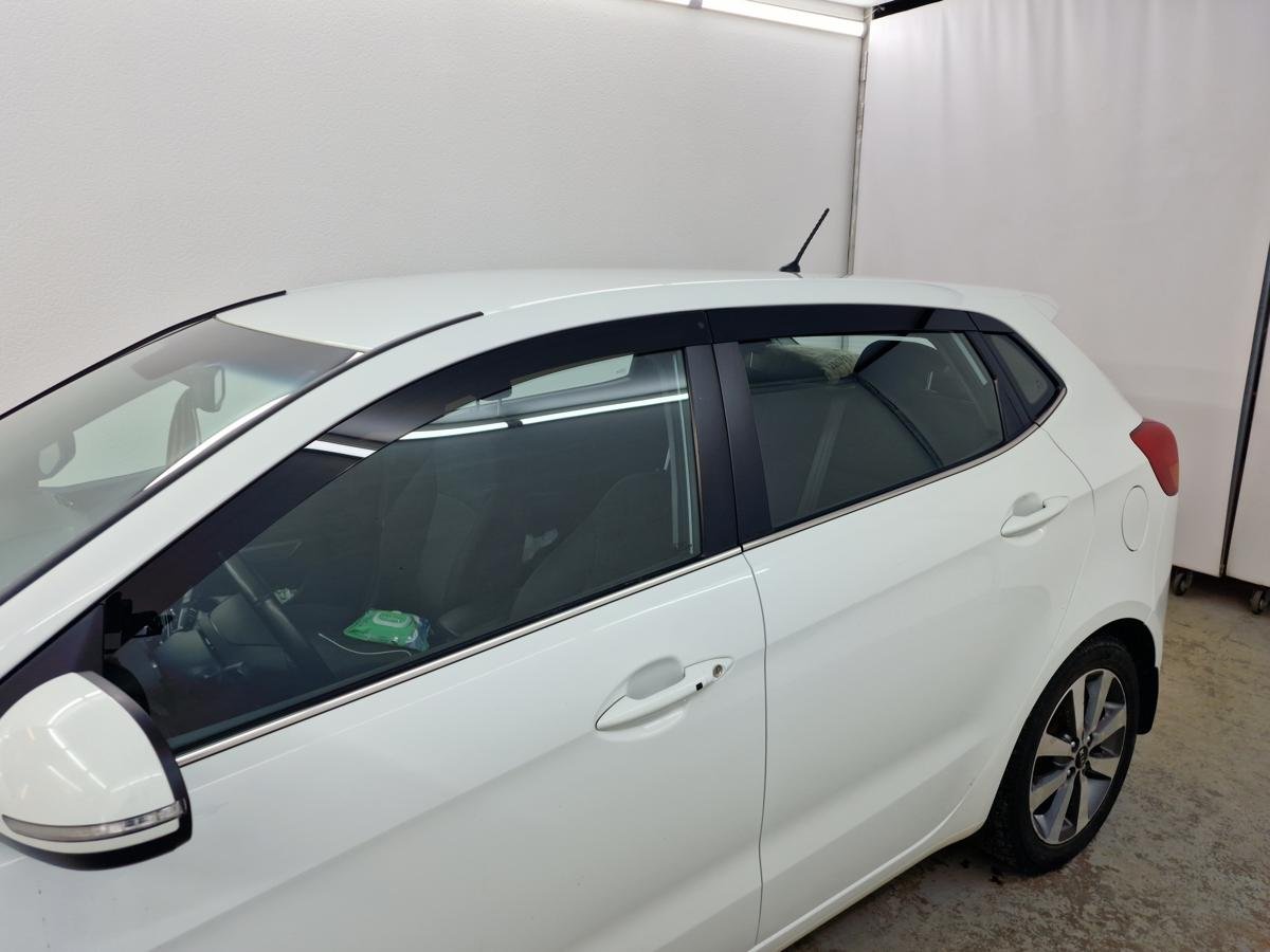 Дефлекторы окон 2D 6 шт (для кузова хэтчбек) для Kia Rio III Рестайлинг