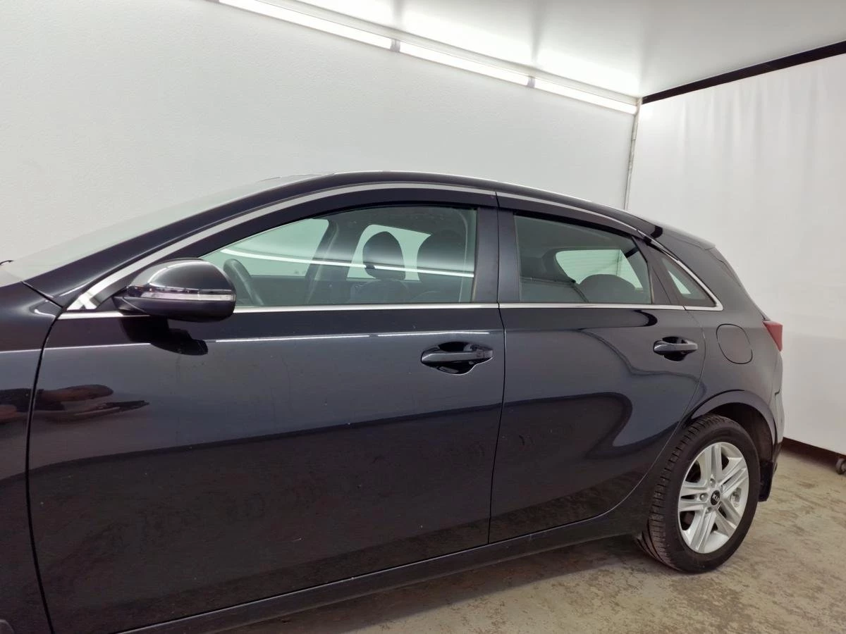 Дефлекторы окон с хром накладками 2D 6 шт (для кузова хэтчбек) для Kia Ceed III