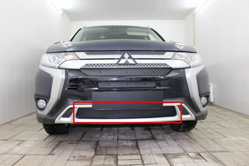 Зимняя заглушка радиатора на стяжке низ для Mitsubishi Outlander III Рестайлинг 3 Черный Стрелка 11 ZZ.MITOUT18.bot