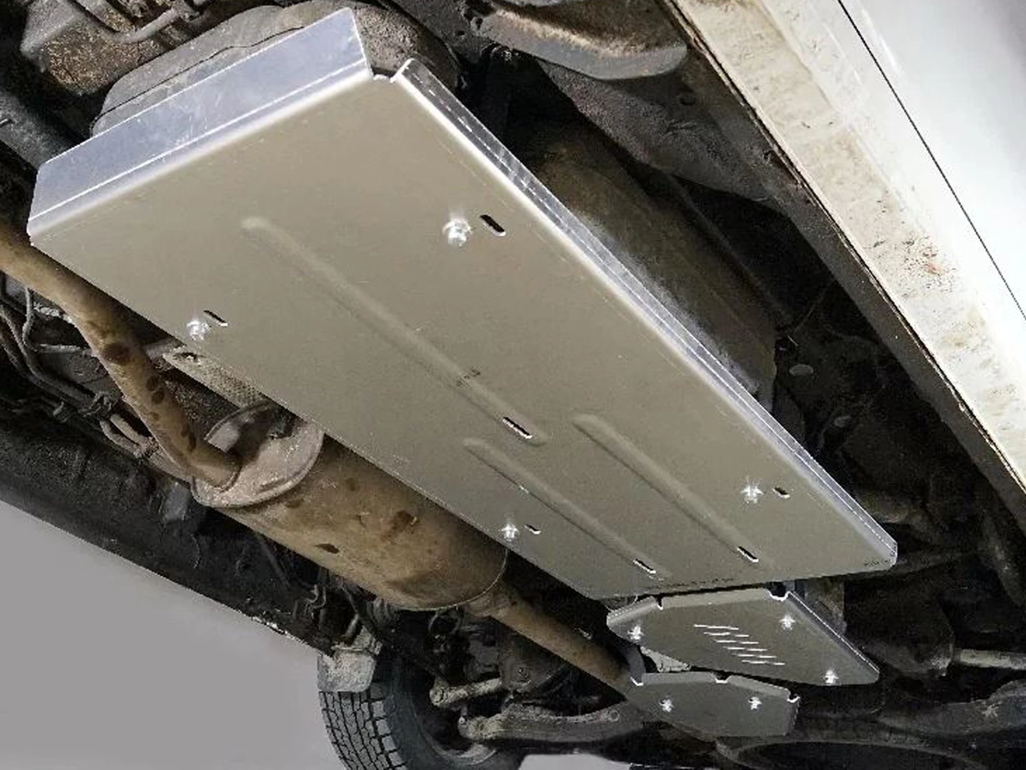 Защита топливного бака для Hyundai Staria  ТСС ZKTCC00536