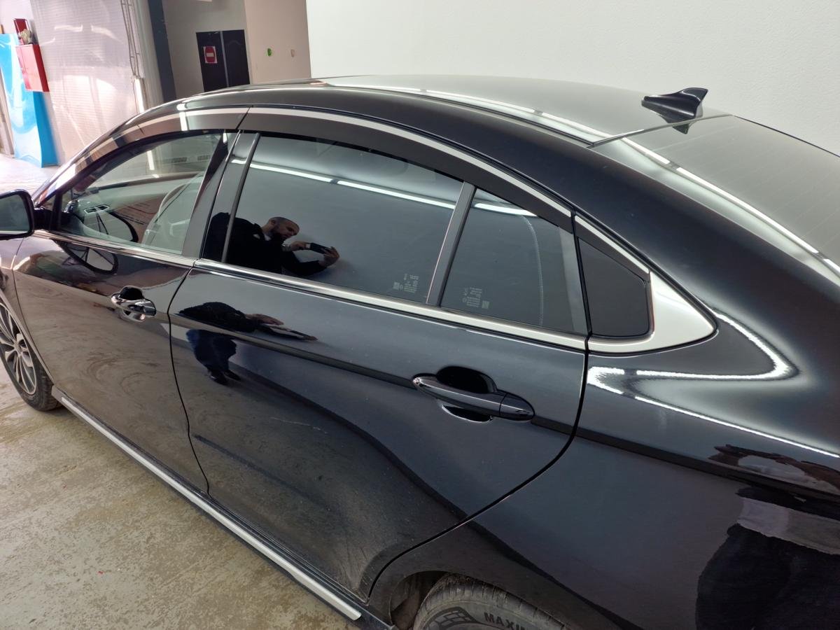 Дефлекторы окон с хром накладками 2D 8 шт для Omoda S5