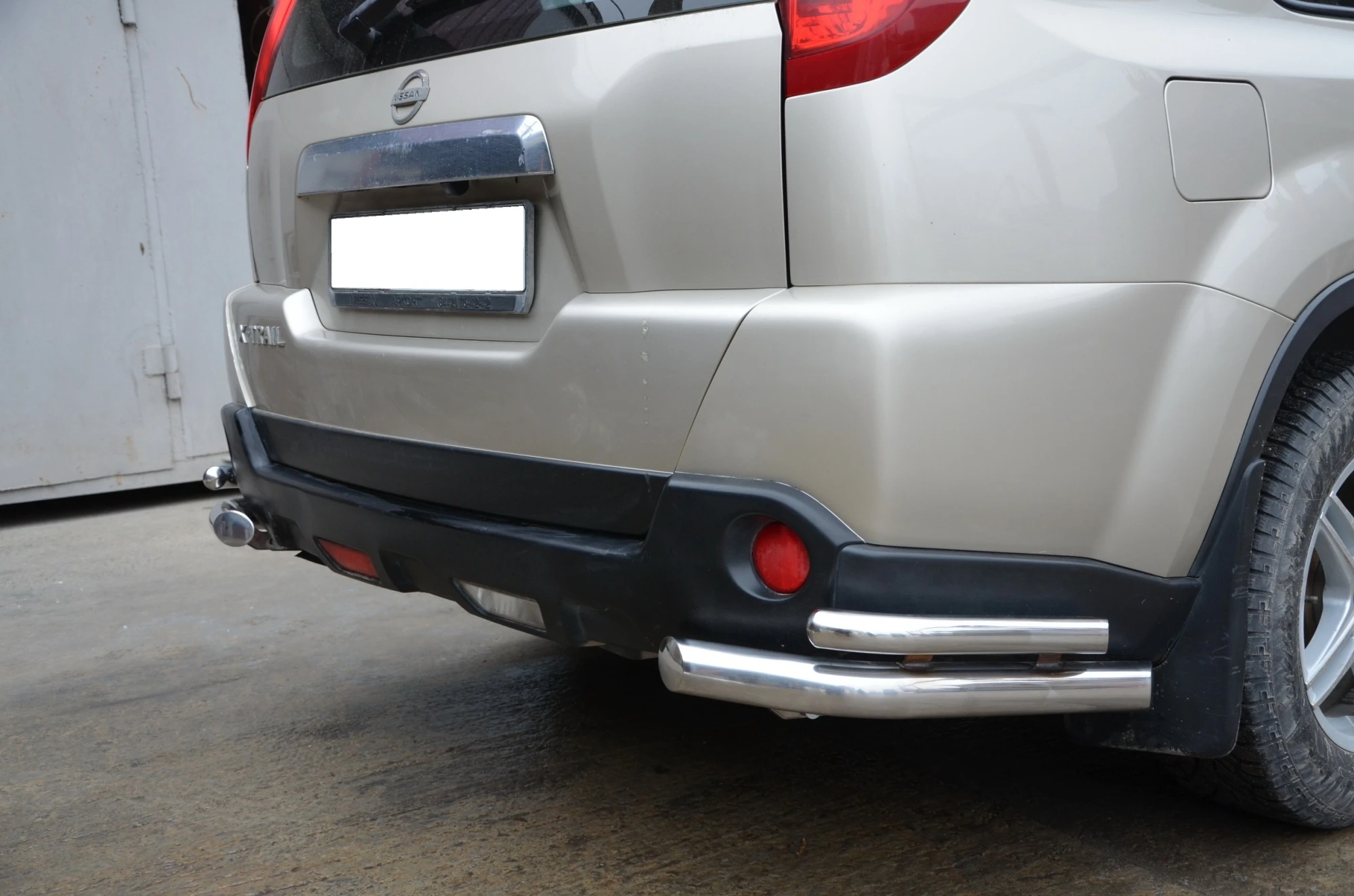 Защита заднего бампера угловая двойная d60/42 мм для Nissan X-Trail II  Юко NXT.07.19-1
