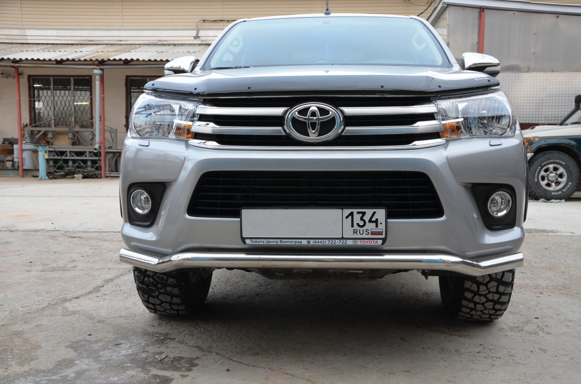 Защита переднего бампера волна d60 мм для Toyota Hilux VIII  Юко THL.15.07