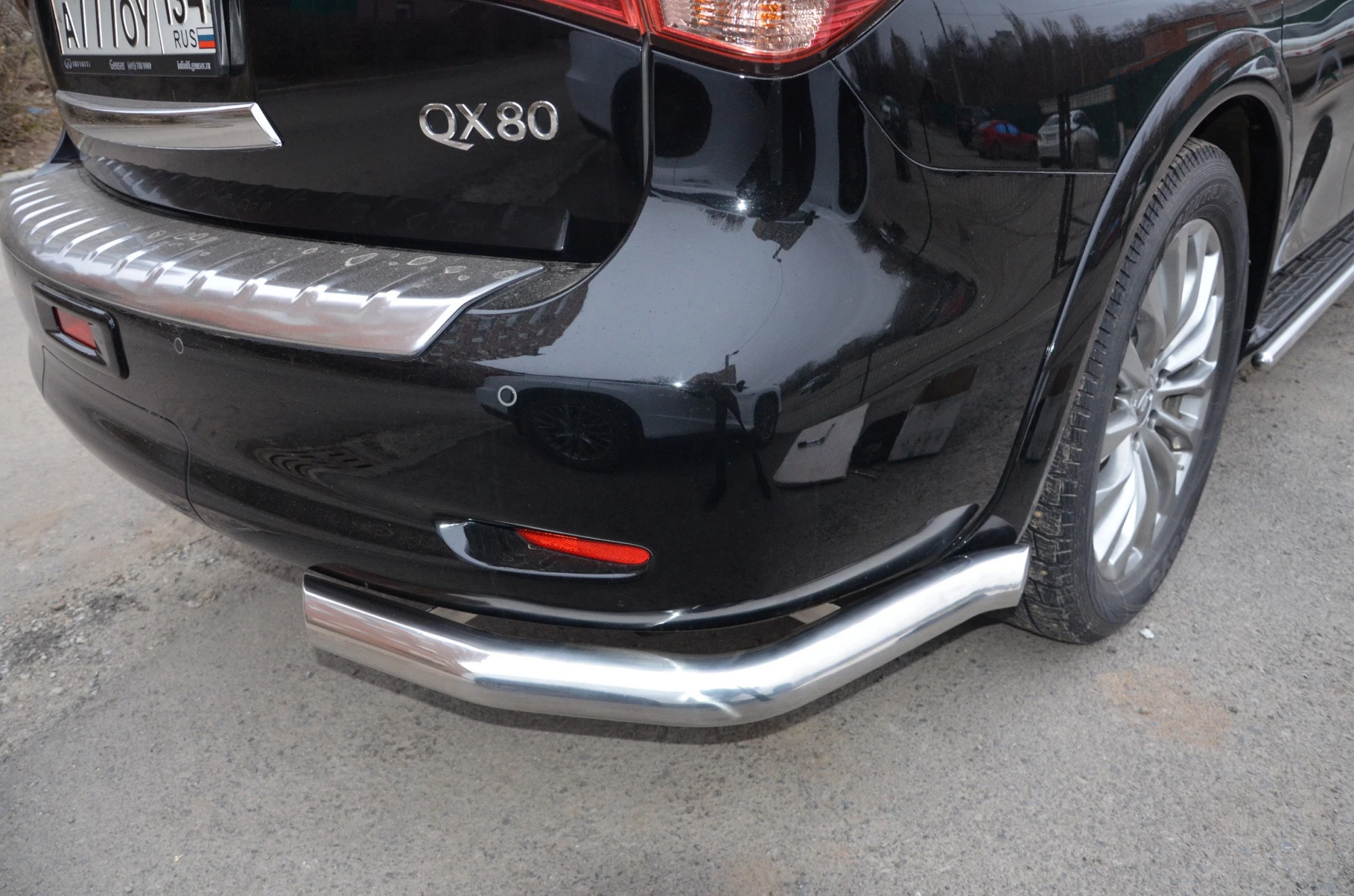 Защита заднего бампера угловая d76 мм для Infiniti QX56 II  Юко IQX.11.18
