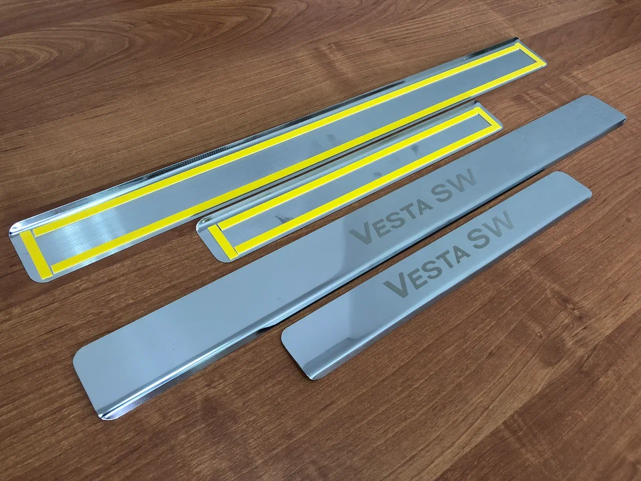 Накладки на пороги из нержавеющей стали 4шт. для LADA (ВАЗ) Vesta I