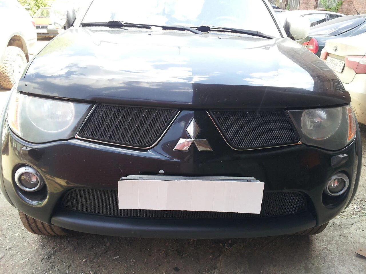 Защитная сетка радиатора верх для Mitsubishi L200 IV