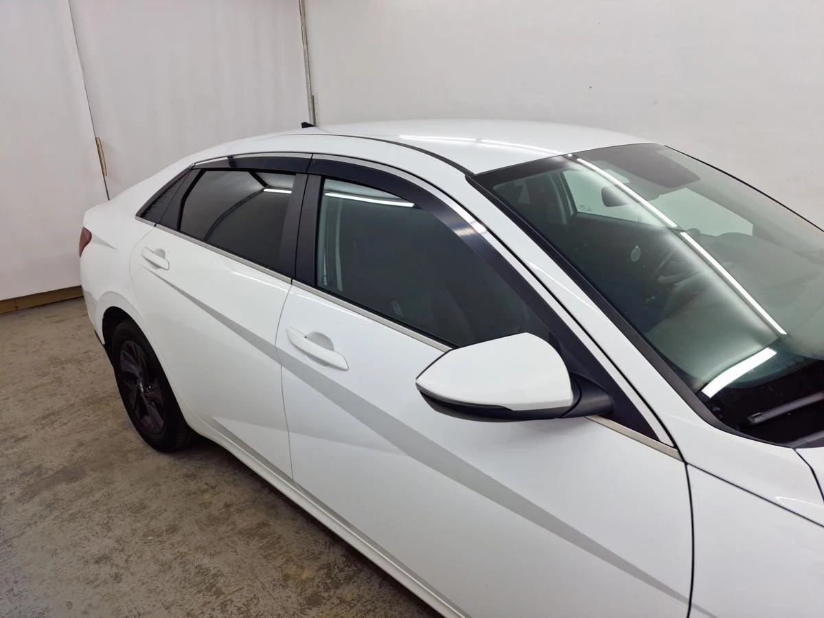 Дефлекторы окон 2D с хром накладками 6 шт. под наклоном для Hyundai Elantra VII (CN7)