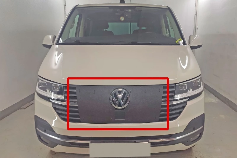 Зимняя заглушка радиатора на стяжке верх для Volkswagen Transporter T6 Рестайлинг Черный Стрелка 11 ZZ.WVT6.19.top