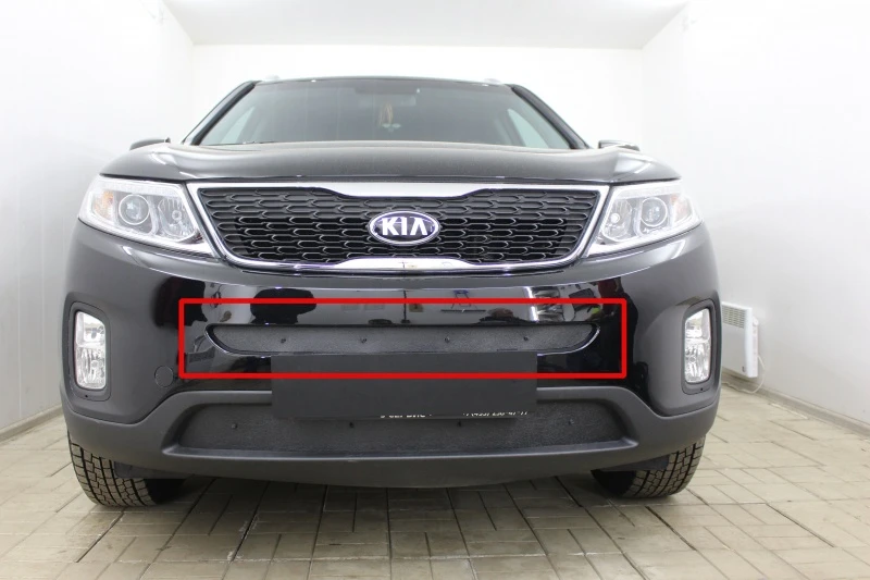 Зимняя заглушка радиатора на стяжке середина для Kia Sorento II Рестайлинг Черный Стрелка 11 ZZ.KSOR12.mid
