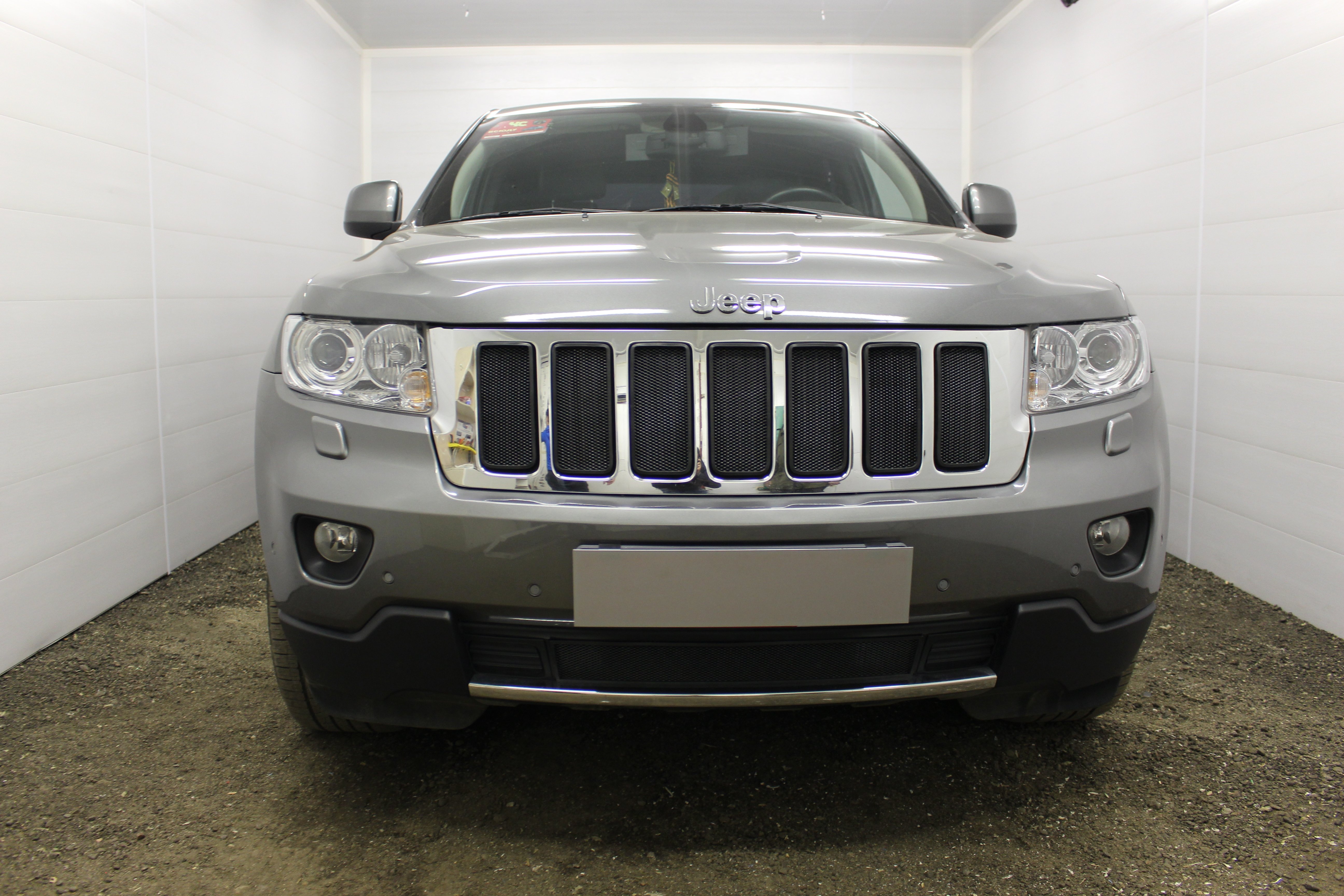 Защитная сетка радиатора верх для Jeep Grand Cherokee IV (WK2)