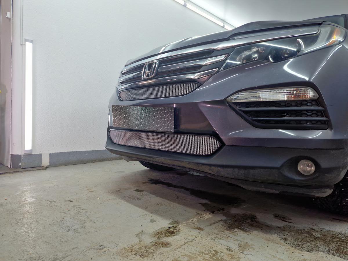 Защитная сетка радиатора низ для Honda Pilot III