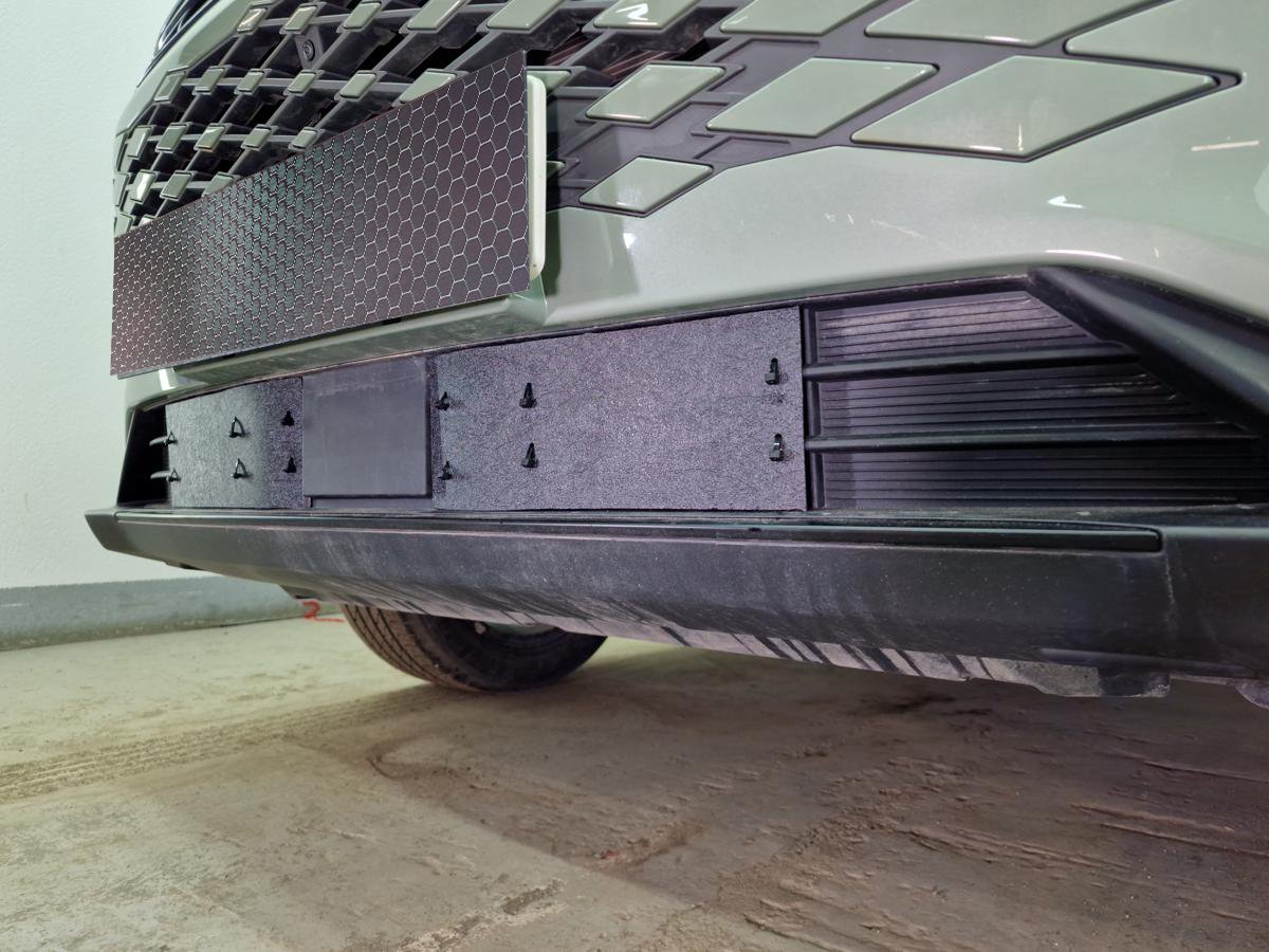 Зимняя заглушка радиатора на стяжке низ (2 части) для EXEED RX