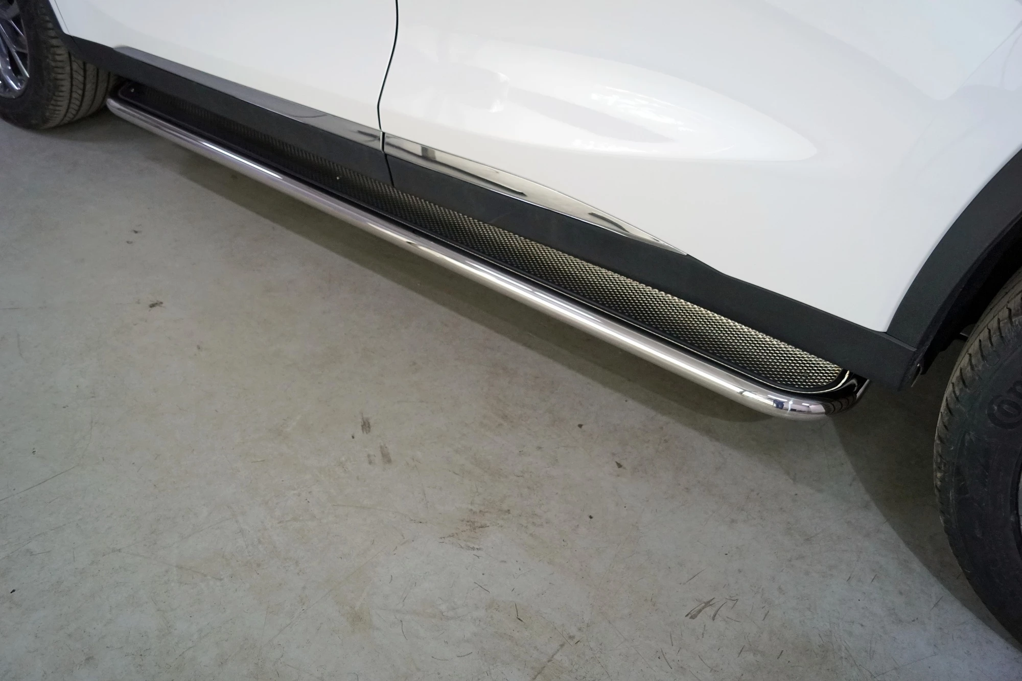 Пороги с площадкой 42,4 мм для EXEED TXL I Рестайлинг 1