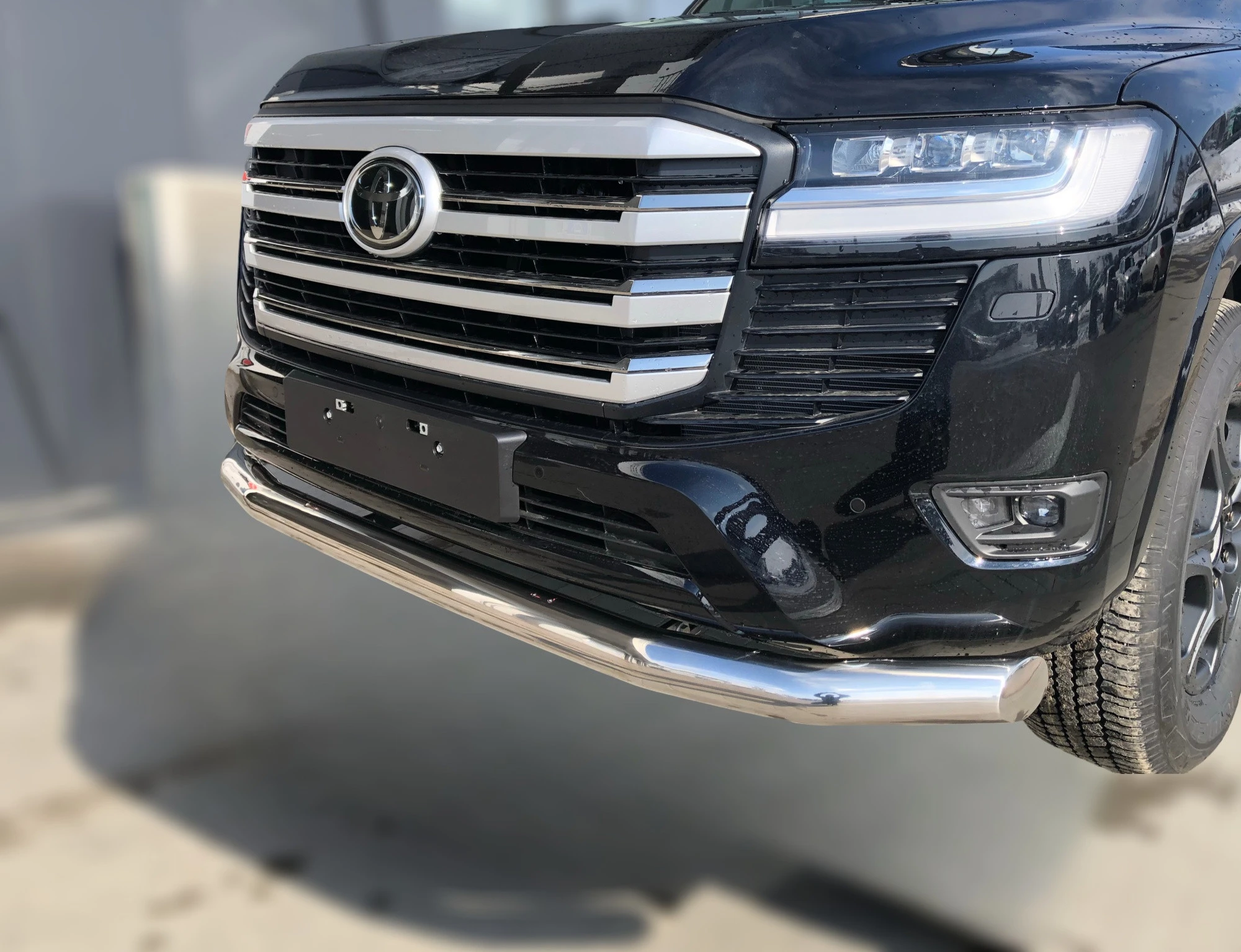 Защита переднего бампера d76 мм для Toyota Land Cruiser 300 Series  Юко TLC300.21.01