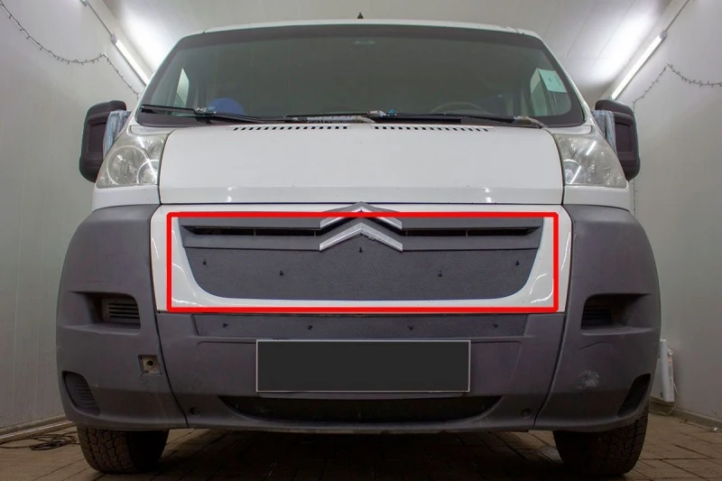 Зимняя заглушка радиатора на стяжке верх для Citroen Jumper  II Черный Стрелка 11 ZZ.CJUMP06.top