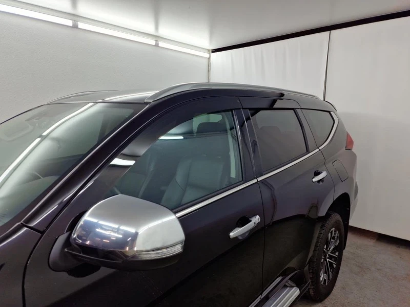 Дефлекторы окон 2D 6 шт для Mitsubishi Pajero Sport III Черные Стрелка 11 2D155-6.S11