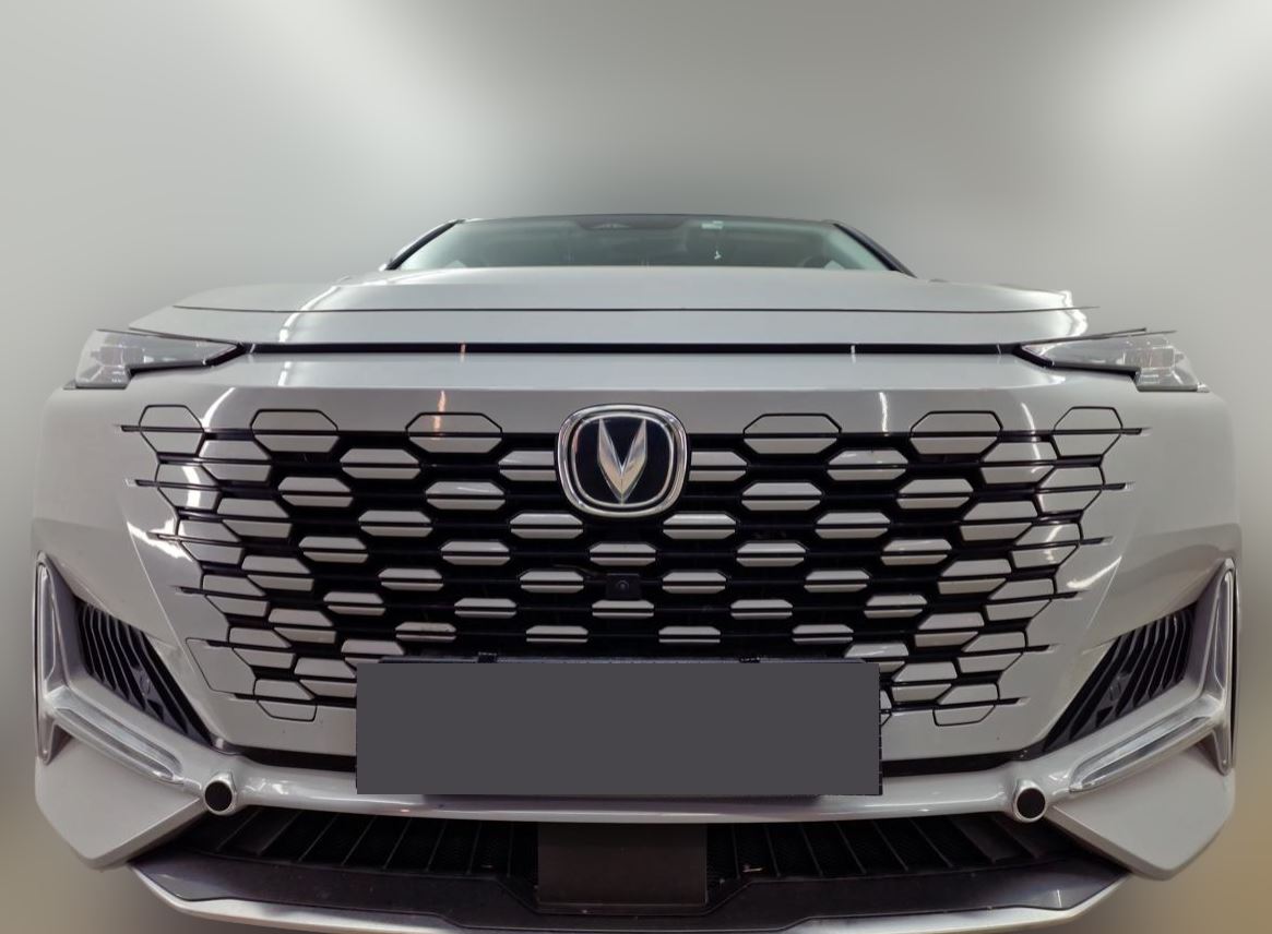 Накладка на капот между фар для Changan UNI-K