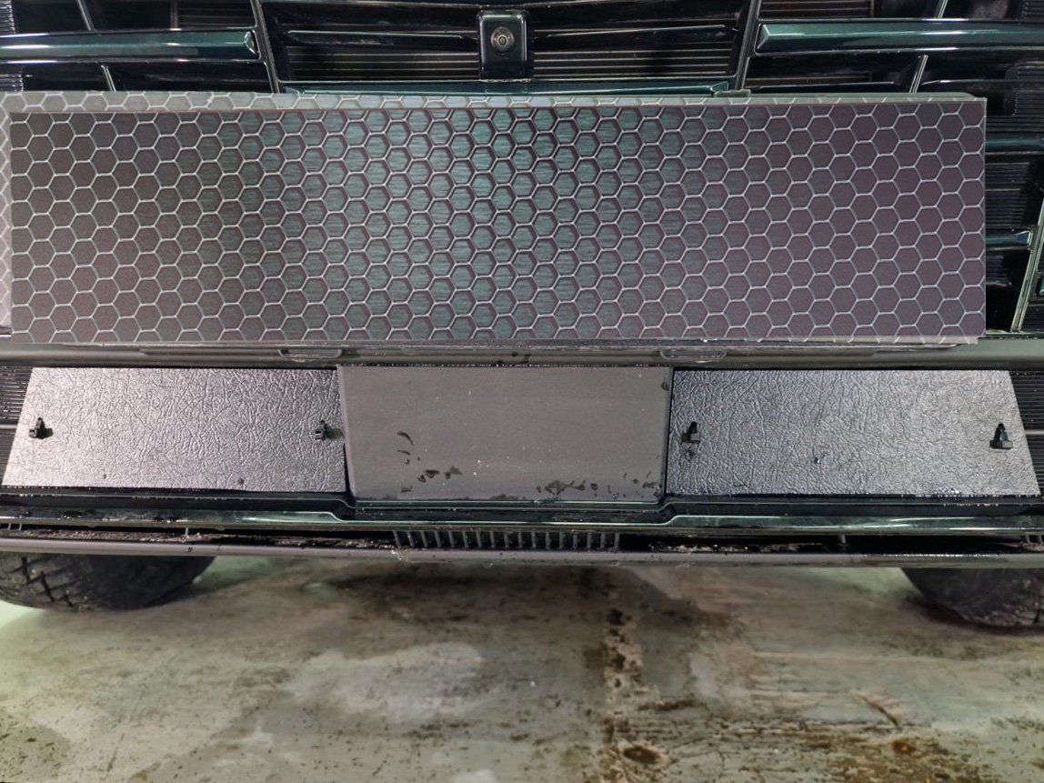 Зимняя заглушка радиатора на стяжке (2 части) для Jetour Dashing