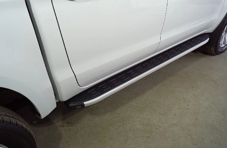 Пороги алюминиевые с пластиковой накладкой (1920 из 2-х мест) для Sollers ST8