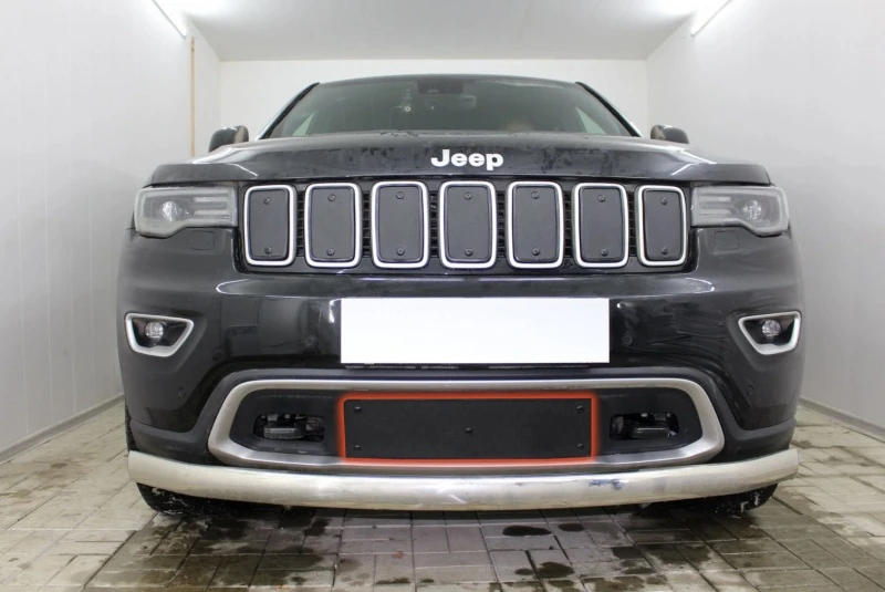Зимняя заглушка радиатора к съемной сетке низ для Jeep Grand Cherokee IV (WK2) Рестайлинг 2  Стрелка 11 JGCH18.bot2