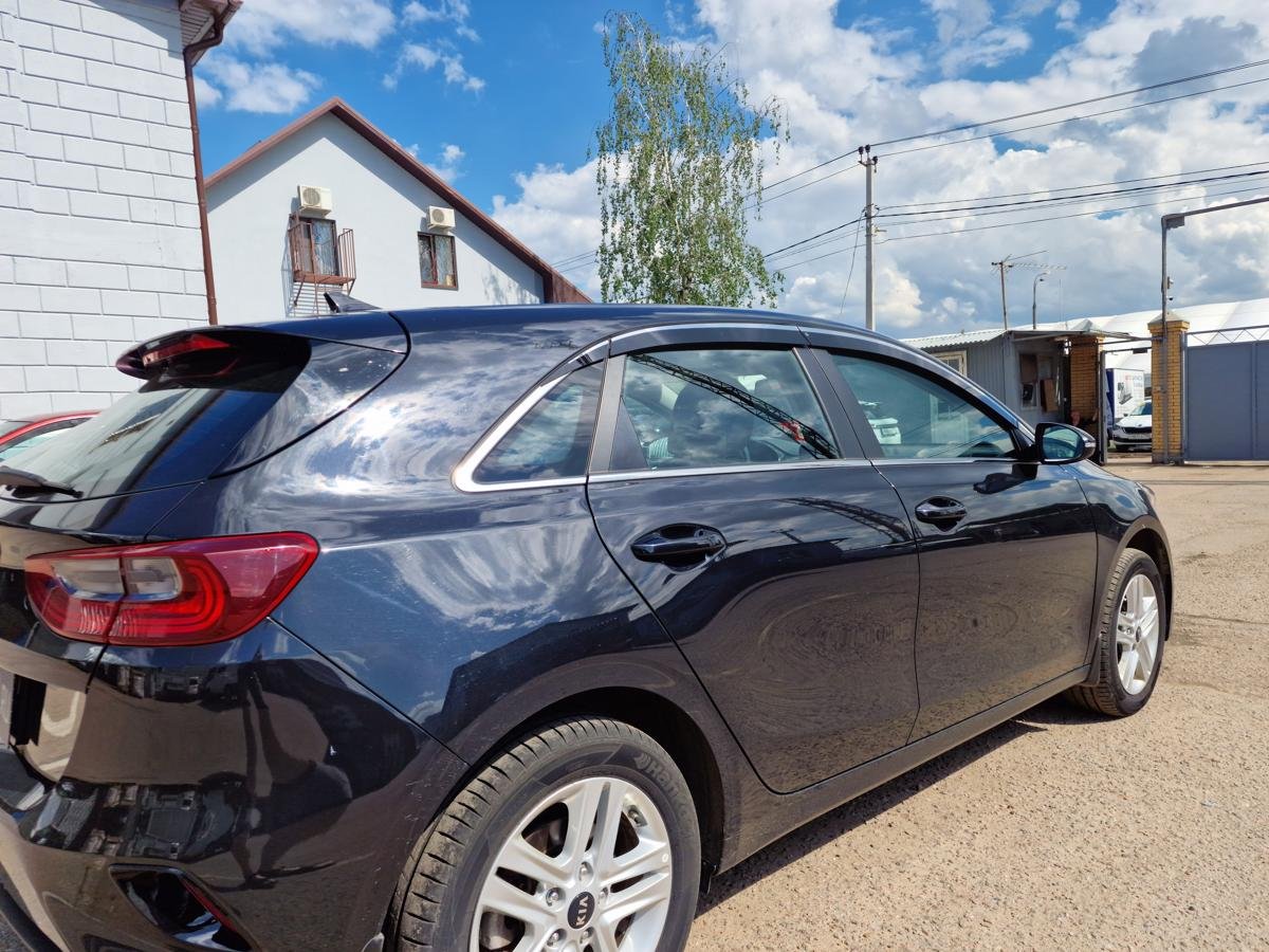 Дефлекторы окон с хром накладками 2D 6 шт (для кузова хэтчбек) для Kia Ceed III