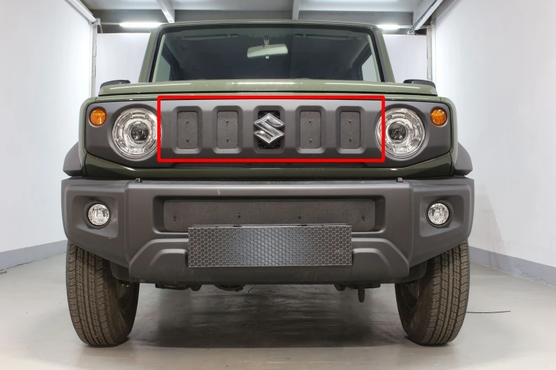 Зимняя заглушка радиатора на стяжке (4 части) верх для Suzuki Jimny IV Черный Стрелка 11 ZZ.SUZJ18.top