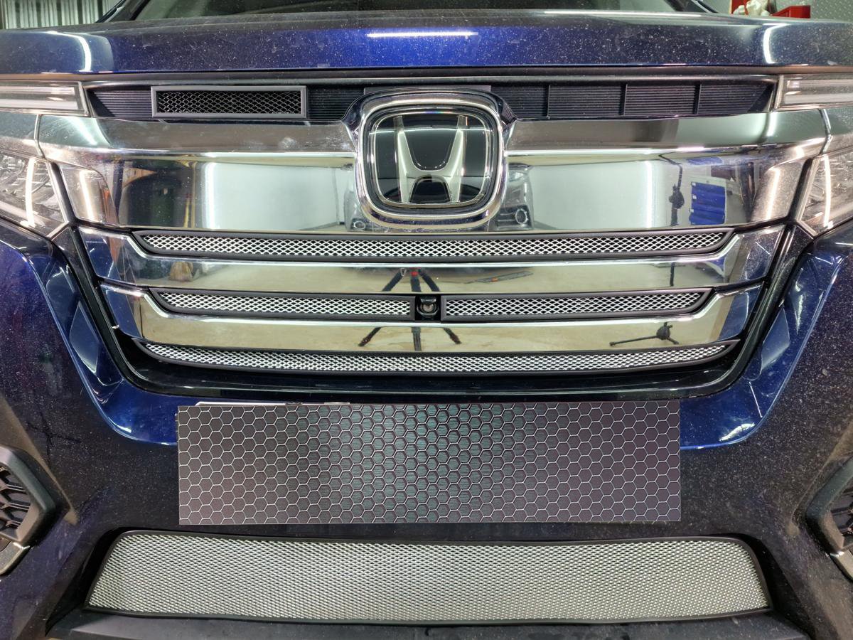 Защитная сетка радиатора низ для Honda Stepwgn V Рестайлинг