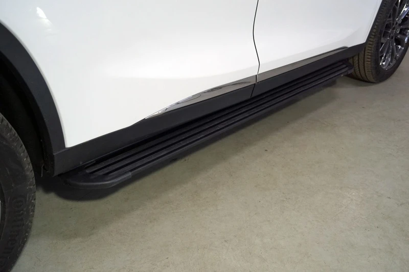 Пороги алюминиевые "Slim Line Black" 1820 мм для EXEED TXL I Рестайлинг 1 Черный ТСС EXEEDTXL21-28B