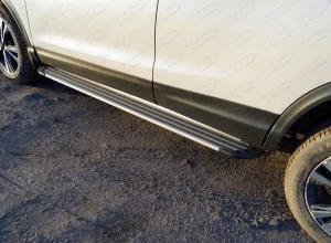Пороги алюминиевые "Slim Line Silver" 1720 мм для Nissan Qashqai II Рестайлинг Серебрянный ТСС NISQASH19-29S