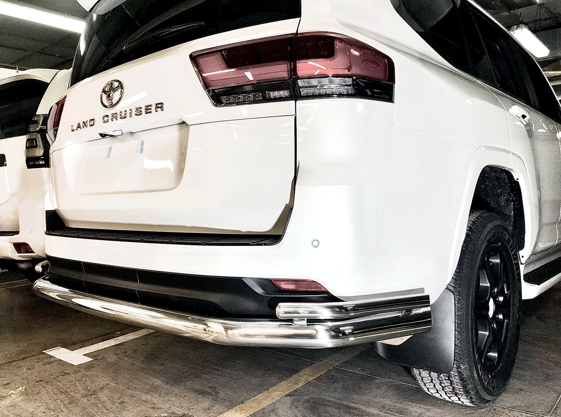 Защита заднего бампера угловая большая двойная d76/42 мм для Toyota Land Cruiser 300 Series  Юко TLC300.21.21