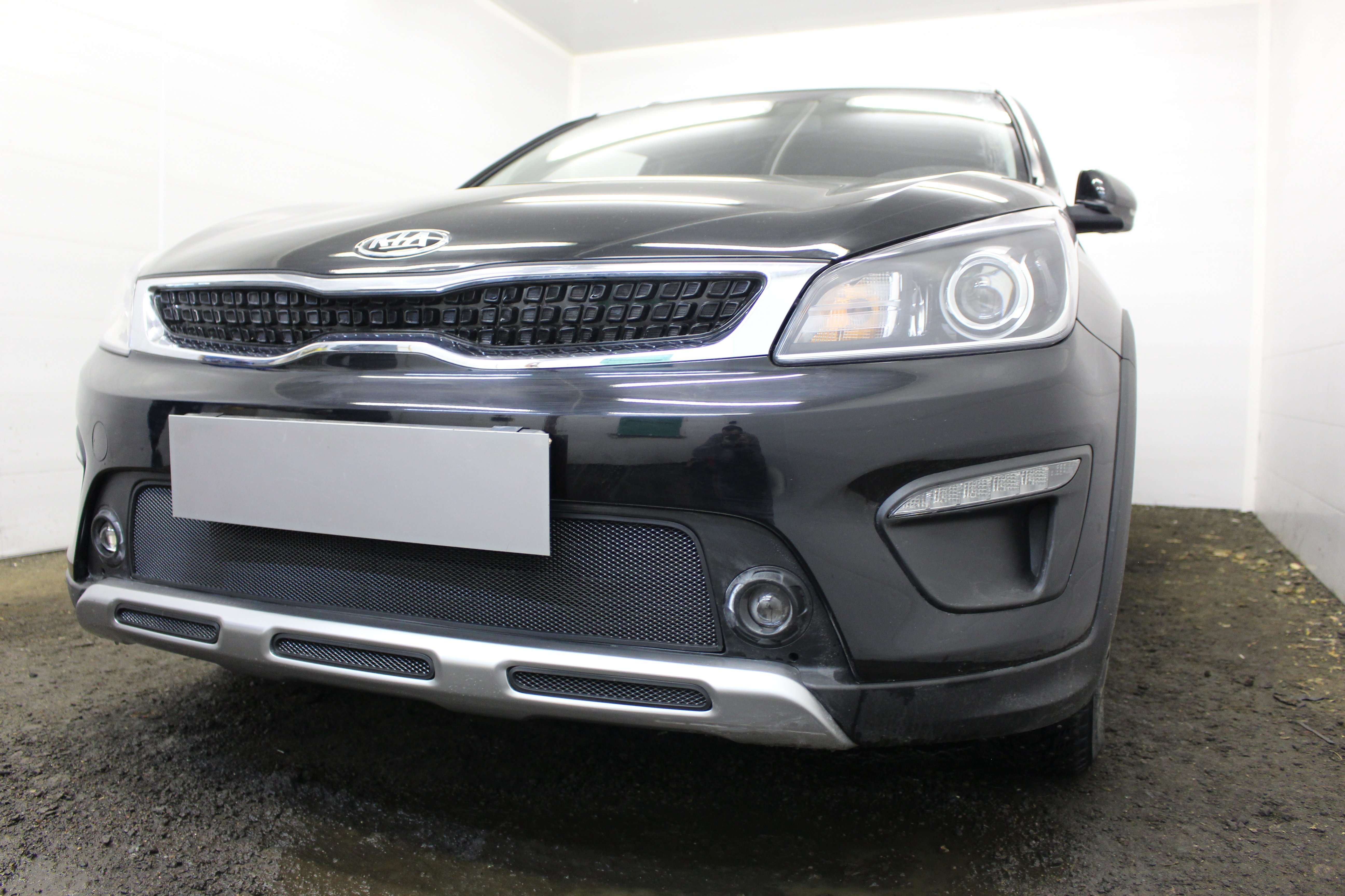 Защитная сетка радиатора центр для Kia Rio X (X-Line) I