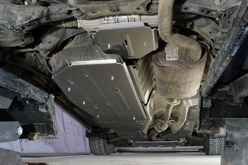 Защита топливного бака для Toyota Highlander IV (U70)  ТСС ZKTCC00759