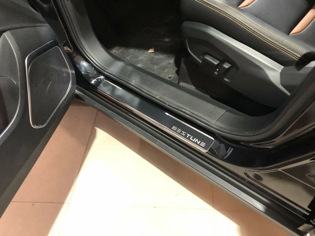 Накладки на пороги нержавеющая сталь под карбон 4шт. для FAW Bestune T55