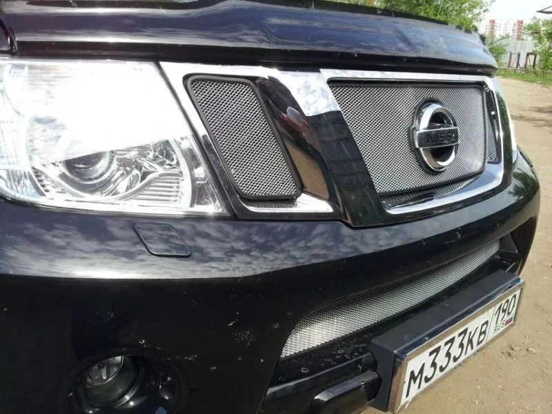 Защитная сетка радиатора верх для Nissan Navara (Frontier) III (D40) Рестайлинг Хром Стрелка 11 NPAF12.top.chrome
