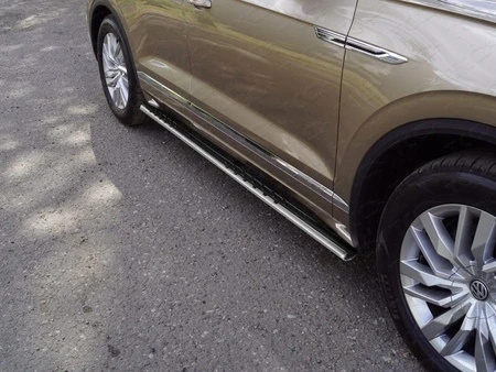 Пороги овальные с проступью 75х42 мм для Volkswagen Touareg III Рестайлинг  ТСС VWTOUAR18-26