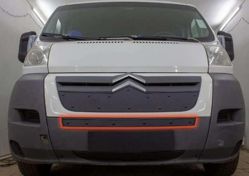 Зимняя заглушка радиатора к съемной сетке середина для Citroen Jumper  II Черный Стрелка 11 CJUMP06.mid