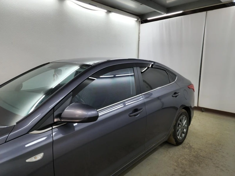 Дефлекторы окон 2D 6 шт для Hyundai Solaris II Черные Стрелка 11 2D099-6.S11
