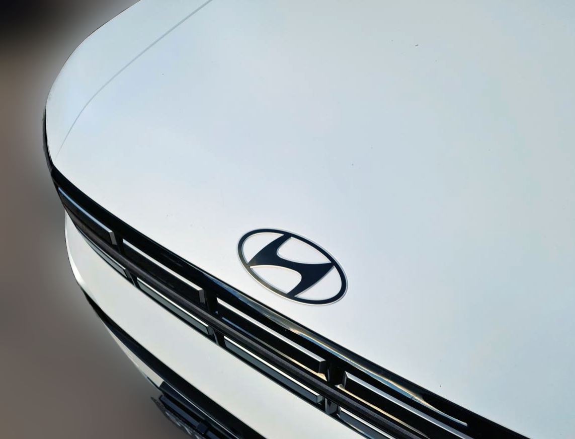 Наклейка на передний логотип для Hyundai Santa Fe V (MX5)