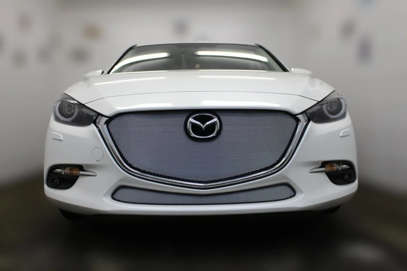 Комплект сеток chrome верх без рамки и низ для Mazda 3 III (BM) Рестайлинг Хром Стрелка 11 MAZ16.top2.chrome-MAZ16.bot.chrome