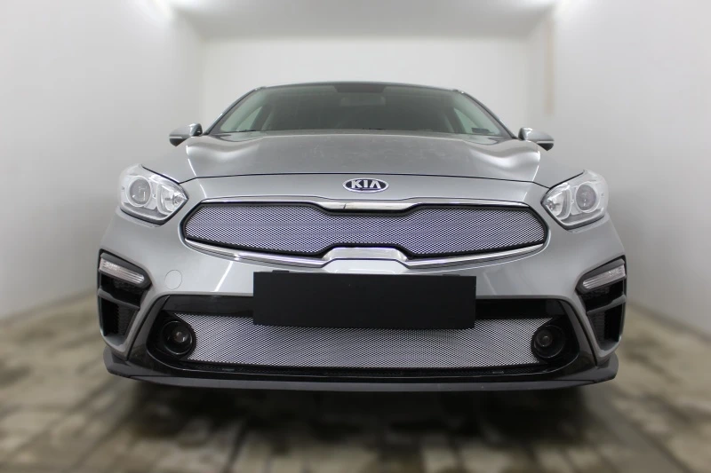 Комплект сеток chrome верх и низ для Kia Cerato IV Хром Стрелка 11 KCER18.top.chrome-KCER18.bot.chrome