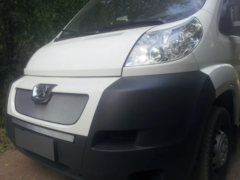 Защитная сетка радиатора центр для Peugeot Boxer II Хром Стрелка 11 PEUBOX06.mid.chrome